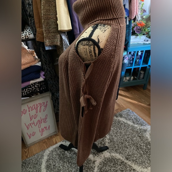 Venus, NW0T, brown turtleneck, cold shoulder sweater - Picture 3 of 5
